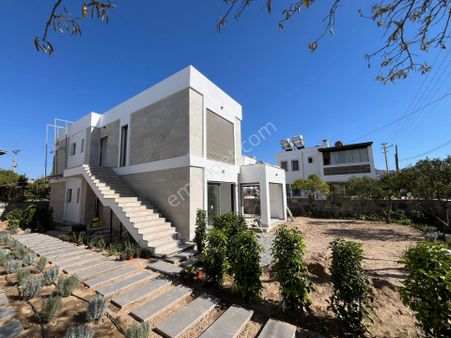 Turgutreis Bahçelievler’de Denize 100 Metre 3+1 Bahçe Katı Daire