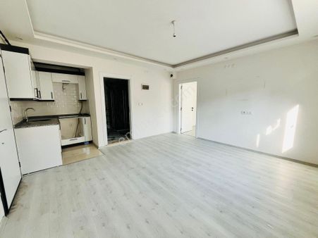 🏡 Atatürk Mahallesi 🏡 ✅1+1 M2 55 5 Katlınım Zemin Katı ❇️kombi Petekli