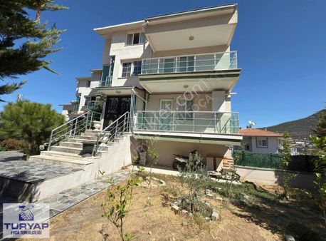 Yenifoça'da Havuzlu Site'de Satılık 3+1 Doğalgazlı Dubleks Daire