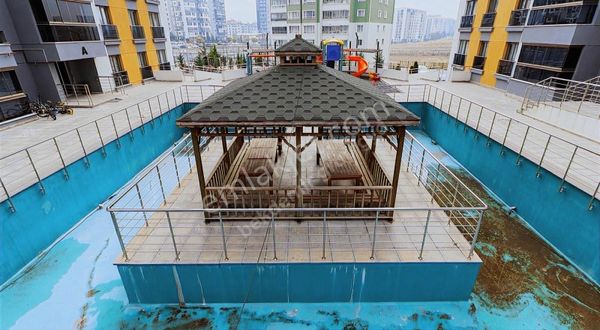 Turgut Özal'da Acil Satılık 4+1 - Site İçerisinde