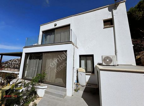 Gümüşlük Koyunbaba'da Full Yenilenmiş Eşyalı 4+1 Triplex Villa