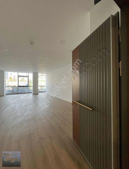 Tümev Plaza'da 48 Mt2 Ön Cepheye Bakan 1+0 Satılık Ofis