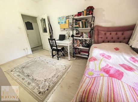 ''ümraniye Çarşıda Büyük Teraslı Metroya Yakın Ferah 3+1