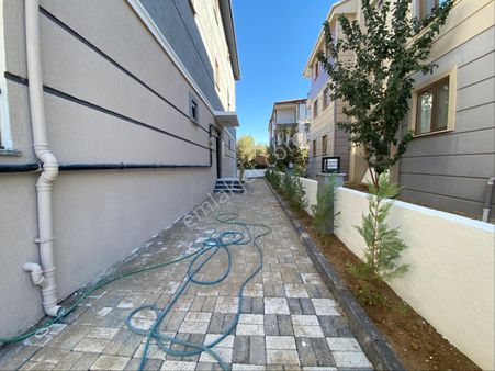 Ateş Emlak’tan Sıfır Bahçeli Geniş Balkonlu 2+1 Daire