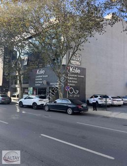 Küçükbakkalköy Mah. Kayışdağ Cad.üstü Plaza'da 140 M2 Dublex.