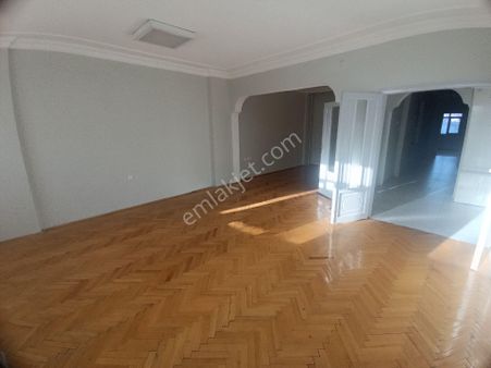 Terminal Caddesinde Kiralık 3 Artı 1 Güzel Daire