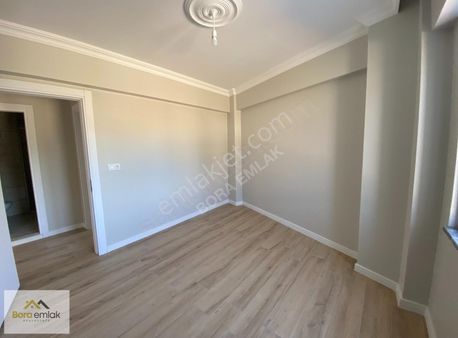 Bora Emlak'dan Yunus Emre Mahallesin'de Satılık Lüx 2+1 Daire