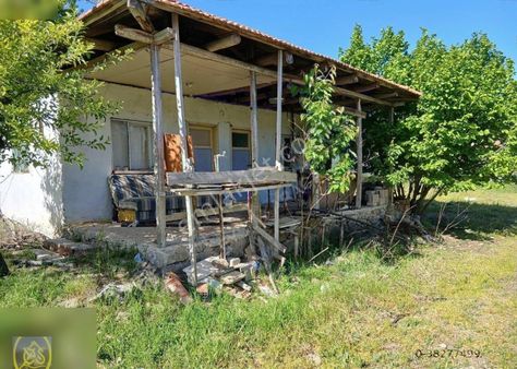 Kocapınarda İçinde 2 Odalı Ev Ve Meyve Ağaçları Olan Köyiçi Arsa