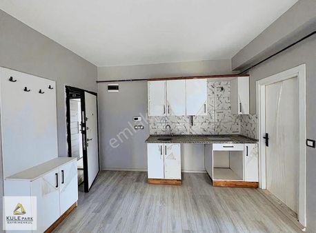 Cukurova Fırın Yanı Sitede Çift Cephelı Yenı Bınada Balkonlu 1+1