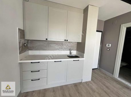 Kule Park'dan Gültepe'de Cadde Üzeri Lüx İşçilikli 1+1 Daire