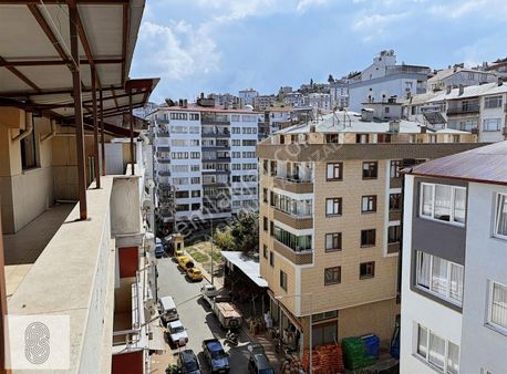 Cadde Üstü Deniz Manzaralı Kiralık Daire