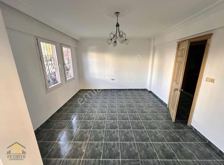 Taşyaka Mahallesinde Kiralık Yüksek Giriş Bahçeli 2+1 Boş Daire