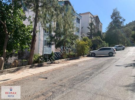 Doktorlar Sitesi'nde Doğa'nın Kalbinde Otoparklı Daire