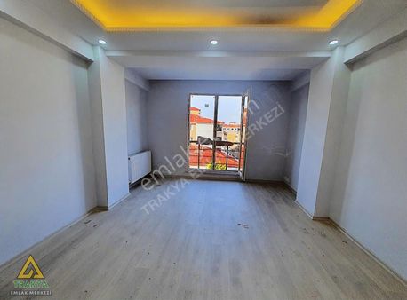 Kapaklı Bahçelievler Yunus Emre'de Ön Cephe, Sıfır 2+1