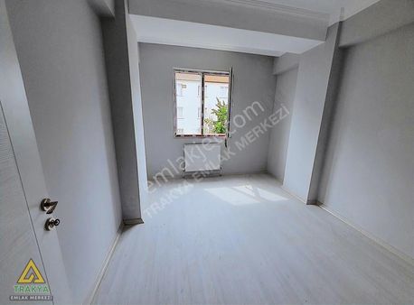 Belediye Saat Kulesi Ve Bankalar Arkası Sıfır 2+1