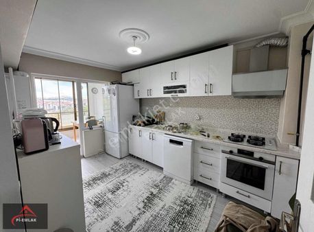 Pi-emlak'tan Beşikkaya'da Altınköy Manzaralı Fırsat Daire