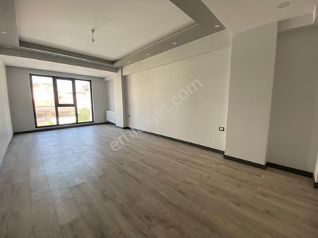 Çanakkale Merkez Barbaros'ta Cadde Üzeri Satılık Sıfır Geniş 2+1 Daire!