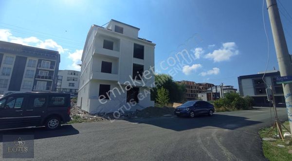 Başiskele Yeşilyurt İşlek Cadde Üzerindearakat 2+1 Satılık Daire