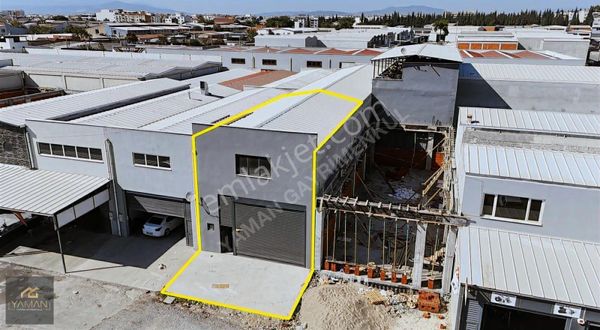 Akhisar Sanayi Sitesinde Satılık 240 M² Dükkan