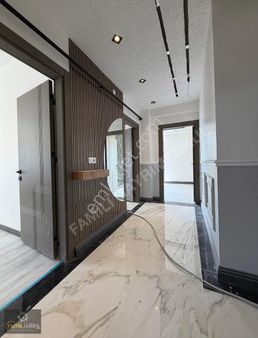 **famili Gayrimenkulden Satılık Lüks 2+0 Daire Merkezi Konumda**