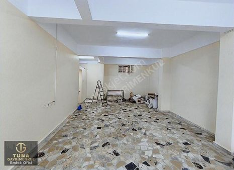 Bağcılar Hürriyet Mah Kiralık Düz Giriş 85m2 Dükkan!