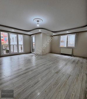 Beylikdüzü Yakuplu Geniş Odalı Ara Kat Satılık 2+1 Daire