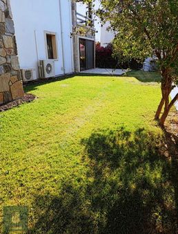 Havuzlu Site İçerisinde 2+1 Bahçeli Ve Özel Otoparklı Daire