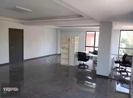 İzmit Real Yolu Üzerinde Plaza Katı Ofis
