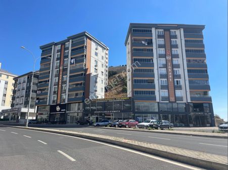 Remax Yeni'den Tekerek Akmansoy Altı Satılık Site İçi Geniş 3+1