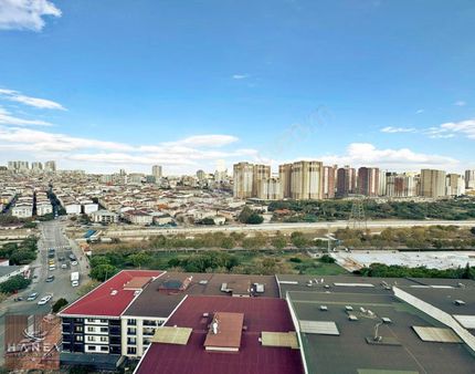 Metrobüse Yakın Lüks Site İçerisin De Satılık Full Eşyalı Daire