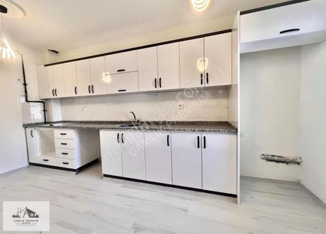 Cadde Üzeri 3+1 Arakat Daire