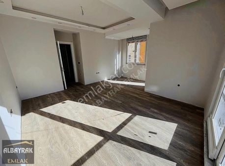 Metroya Yakın Ara Kat Ebeveyn Banyolu Lüx 2+1 Daire