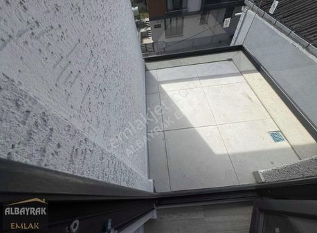 Albayrak Emlaktan Metro Yakın Ara Kat Balkonlu Açık Otoparklı