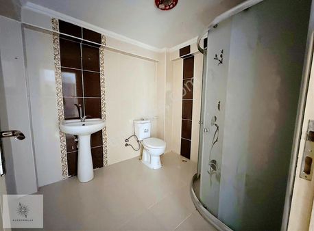 Kuzey Emlak'tan Alsancak'ta 3+1geniş M2 Köşe Bina Ferah Ön Cephe