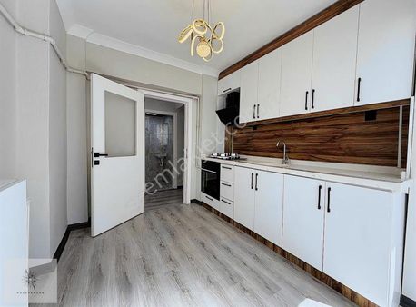 Kuzey Emlak'tan Akşemsettin'de 3+1 Full Yapılı Ön Cephe Ara Kat