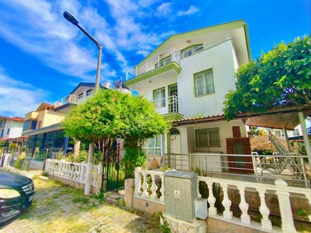 Sahil Siteleri Yolun Altı Havuzlu Sitede Müstakil Villa