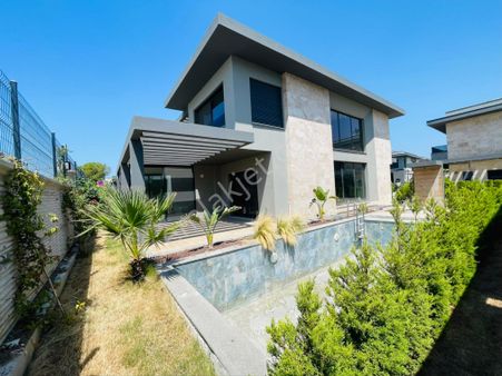 İstek Koleji Karşısı Tek Müstakil Özel Havuz’lu 5+2 Villa