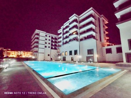 Şehir Merkezinde 2+1 Sıfır Arakat Havuz Manzaralı Daireler