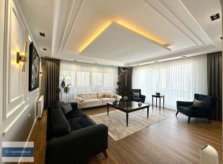 Tahsin Örslü'den Gökdelenler Bölgesi'nde Site İçinde Satılık 3+1