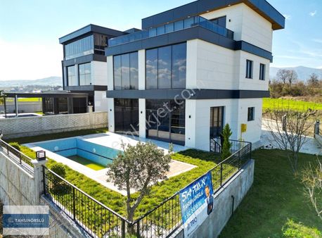 Tahsin Örslü'den Alanlı Da 3 Katlı Havuzlu Lüks Satılık Villa