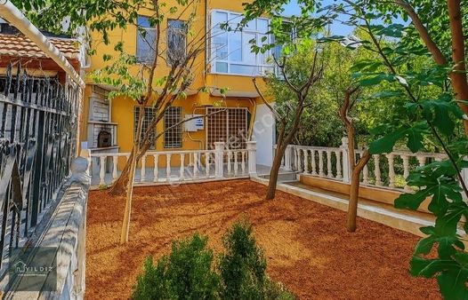 Yıldız Yapı'dan Merkezi Konumda Bahçeli Ve Geniş 5+1 Yazlık