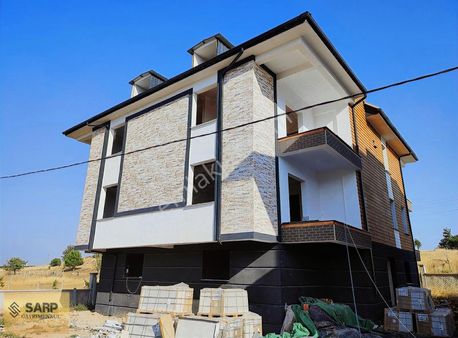 Uşak Merkez Bölme Mahallesi Lüks 5+2 Tripleks İkiz Villa