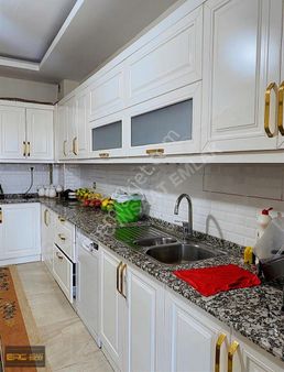 Başakşehir Sitesinde Satılık 5+1 Daire