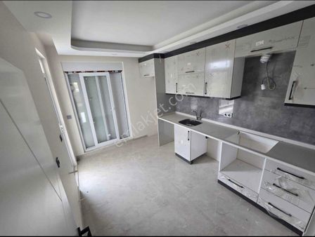 Acil Satılık Ayanoglu Mah 3+1 Sıfır 3 Cepheli