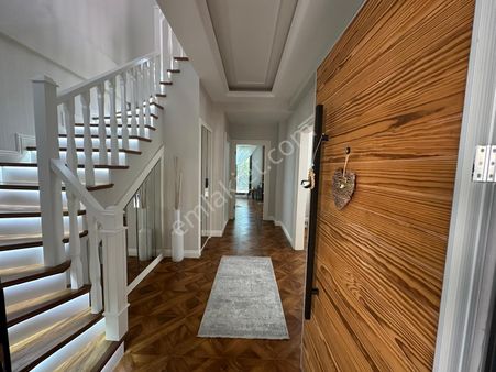 Gümüştepe' De Satılık Müstakil Geniş 3+1 Villa