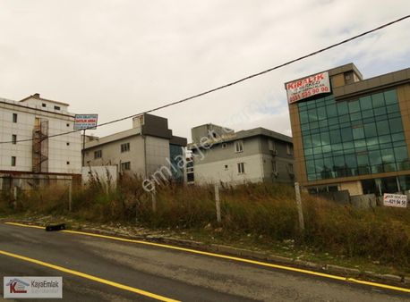 Şerifali'de Tem'e Cepheli Satılık 900 M2 Arsa