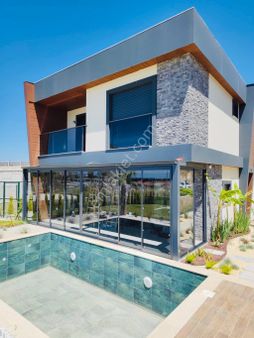 Karaova Bölgesin’de Özel Havuzlu Villa Avm’ye 1 Km Uzaklıkta