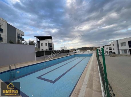 Havuzlu Site İçerisinde 2+1 Ankastreli Çift Banyolu Ada Mutfaklı