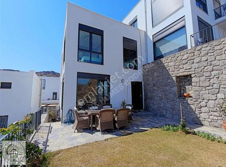 Kiralık Bodrum Yahşi Deniz Manzaralı Bahçeli Dubleks Villa