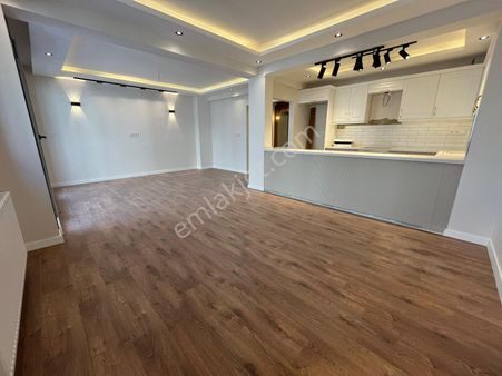 Asil'den Hatayda Caddeye 20m Arakat Lüks Yapılı Çift Cephe Daire